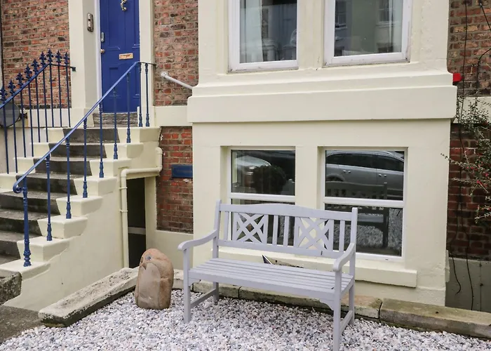 The Hideaway * וויטבי